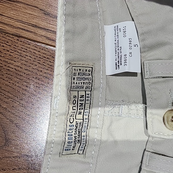 2 pc women's shorts size 5. Good condition. One cream, one khaki green. - Picture 7 of 7